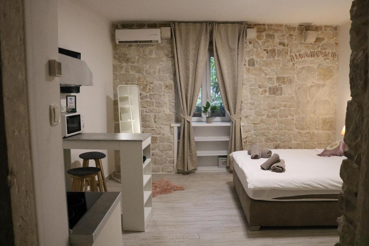 Studios Kadena Trogir - 18Th Century Stone House Exterior photo