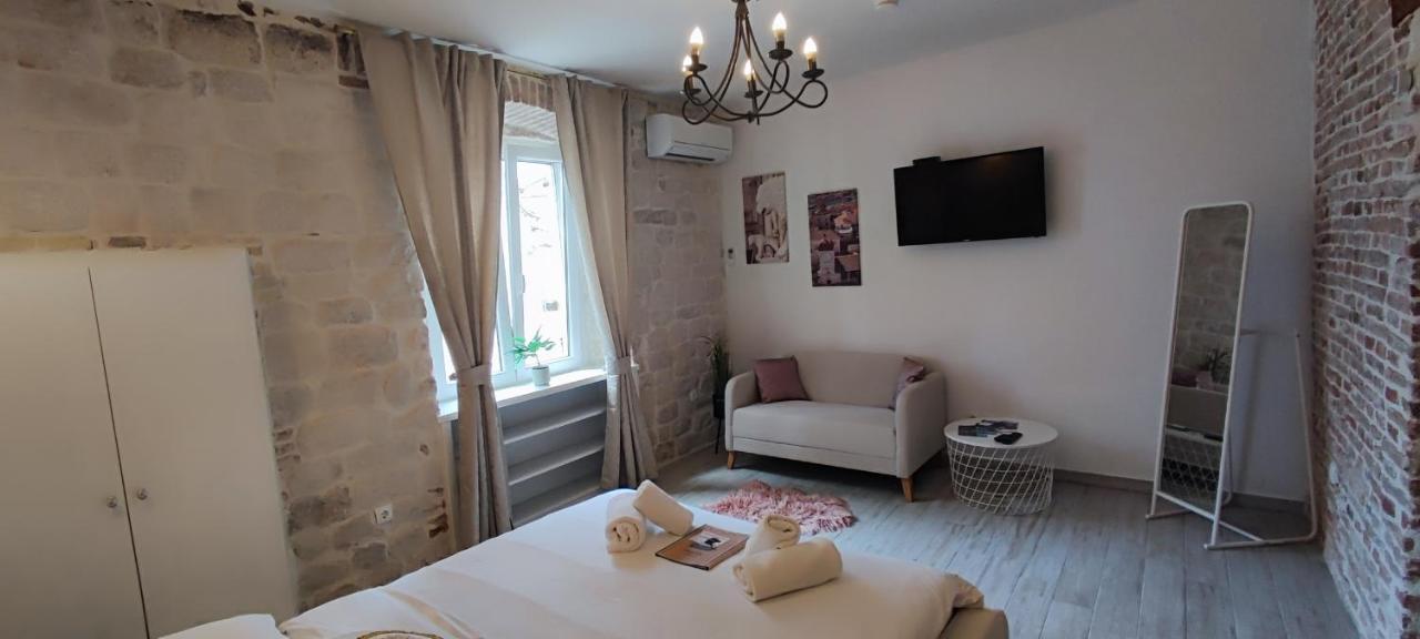Studios Kadena Trogir - 18Th Century Stone House Exterior photo