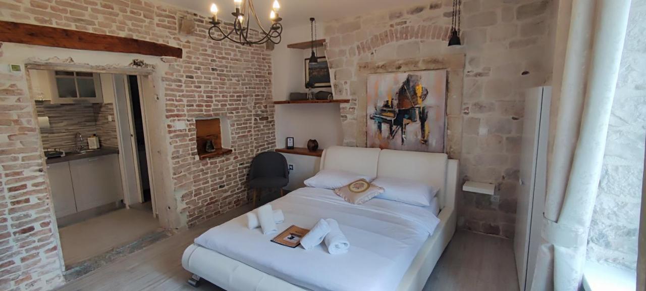 Studios Kadena Trogir - 18Th Century Stone House Exterior photo