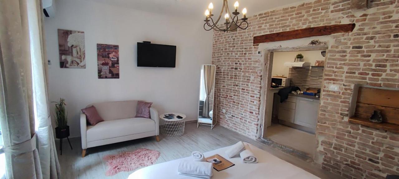 Studios Kadena Trogir - 18Th Century Stone House Exterior photo