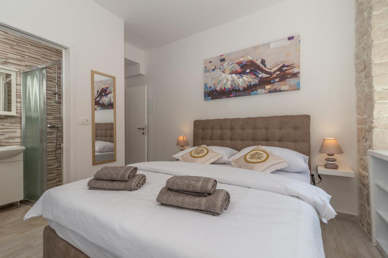 Studios Kadena Trogir - 18Th Century Stone House Exterior photo